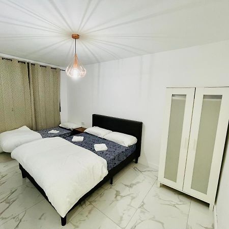 Queen Apartments Santa Coloma de Gramanet エクステリア 写真