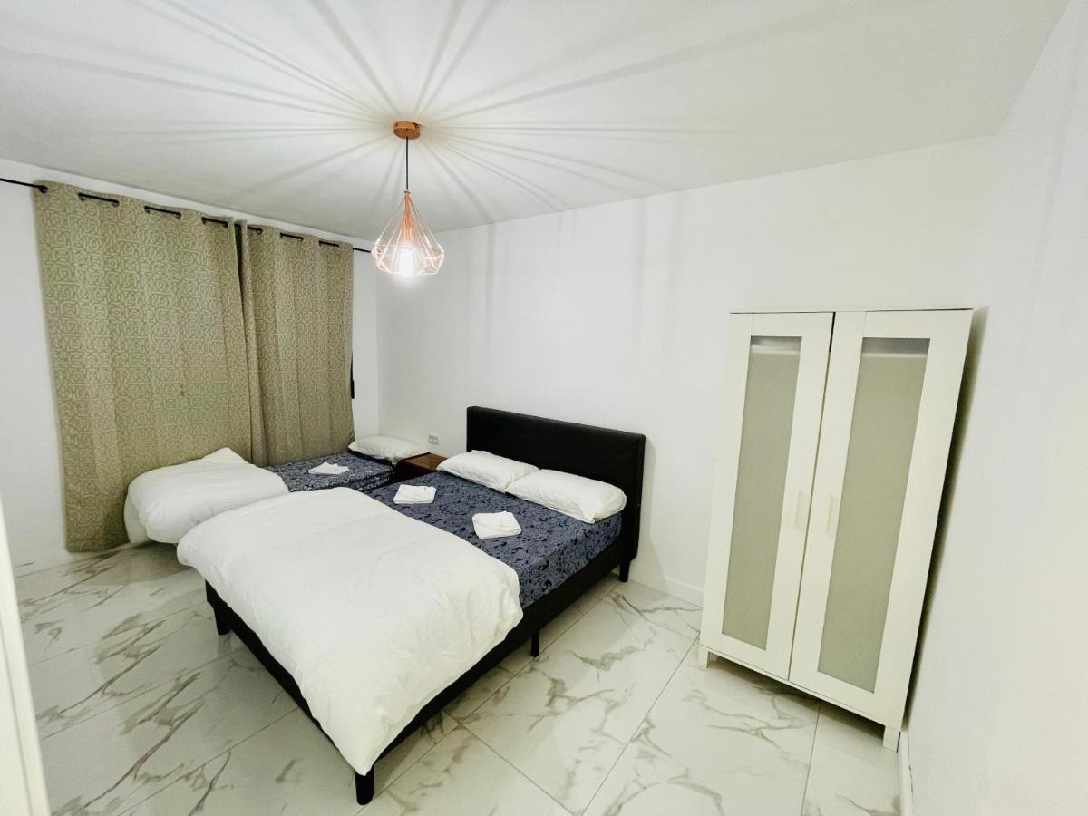 Queen Apartments Santa Coloma de Gramanet エクステリア 写真