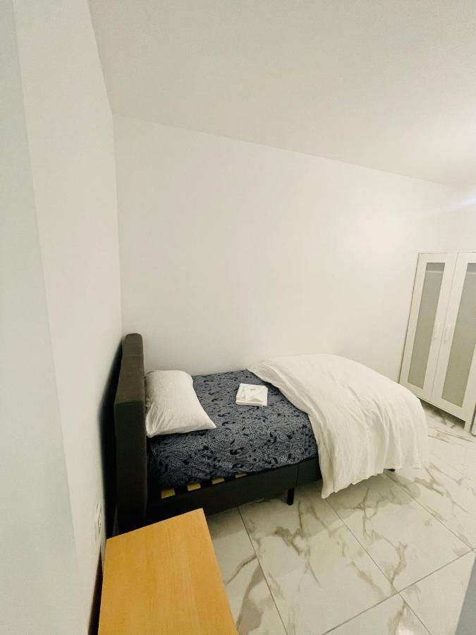 Queen Apartments Santa Coloma de Gramanet エクステリア 写真