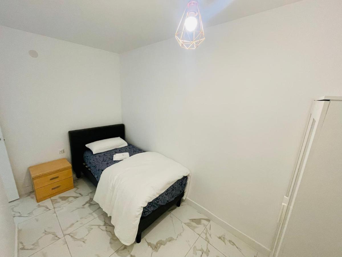 Queen Apartments Santa Coloma de Gramanet エクステリア 写真